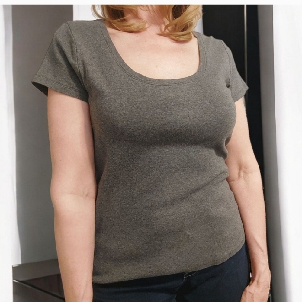 GAP "The Favorite Scoop" Tee Top - Picture 6 of 6